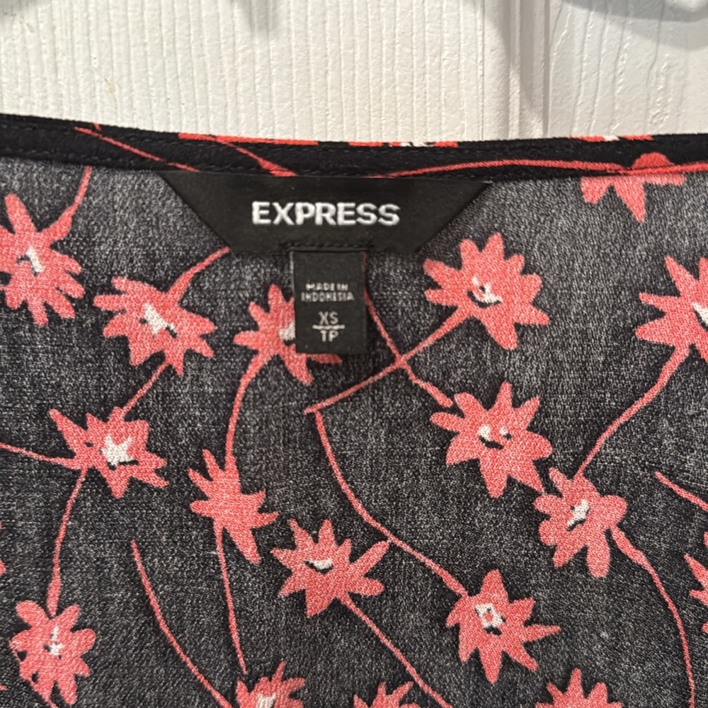 Express Blouse - Picture 2 of 2